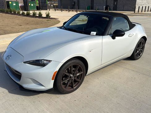 Used 2018 MAZDA MX-5 Miata Club image 1