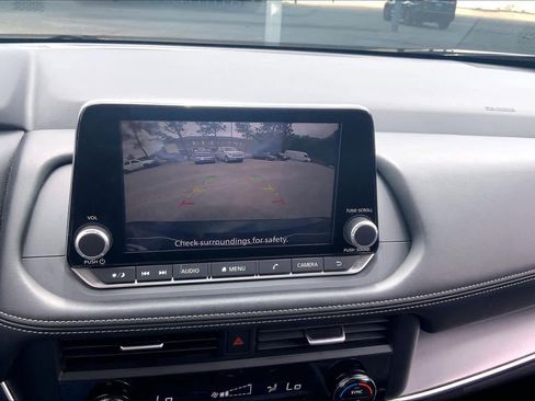 Used 2025 Nissan Rogue SV FWD image 27