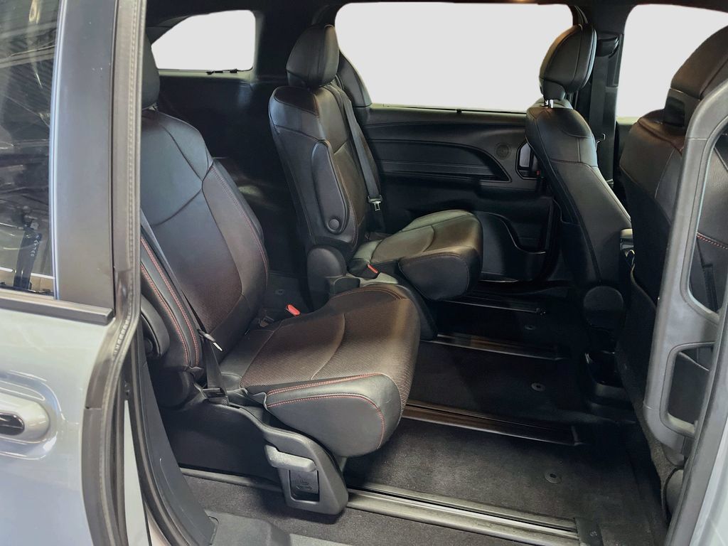 Used 2025 Toyota Sienna XSE w/ XSE Premium Package FWD image 30