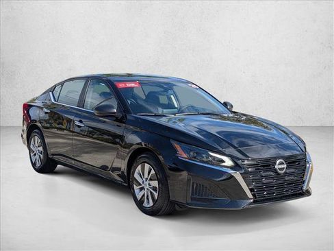 Certified 2025 Nissan Altima 2.5 S image 3