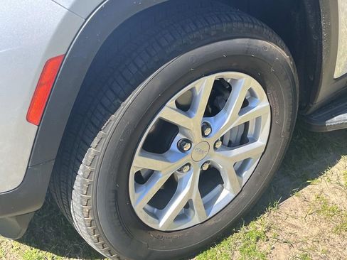 Used 2023 Jeep Grand Cherokee Limited w/ Luxury Tech Group II image 6