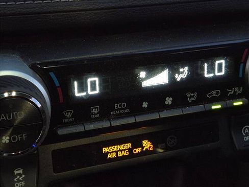 Used 2021 Toyota RAV4 XLE w/ Convenience Package FWD image 15