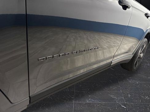 Used 2023 Jeep Grand Cherokee Limited w/ Luxury Tech Group II image 34