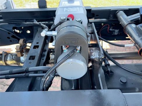 New 2025 Ford F550 4x4 Regular Cab Super Duty image 11