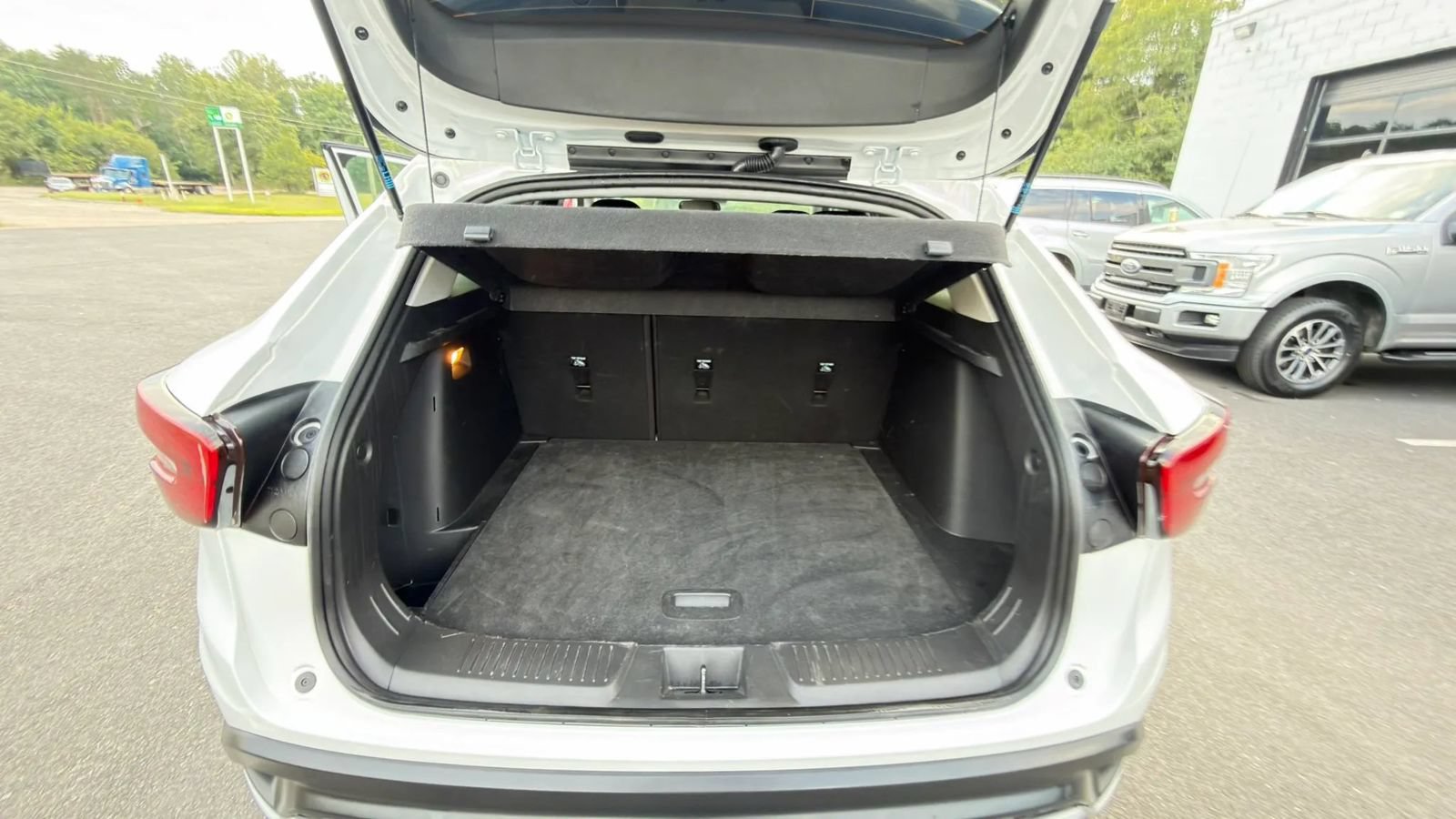 Used 2025 Chevrolet Trax LT FWD image 34