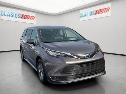 Used 2022 Toyota Sienna LE