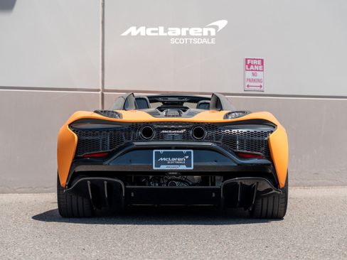 Used 2025 McLaren Artura Spider RWD image 6