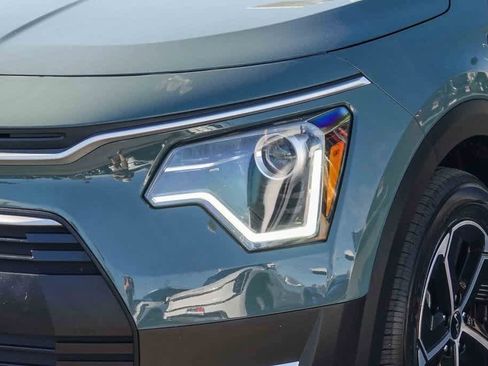 Certified 2023 Kia Niro EX image 8