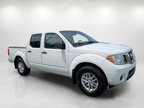 Used 2019 Nissan Frontier SV image 3
