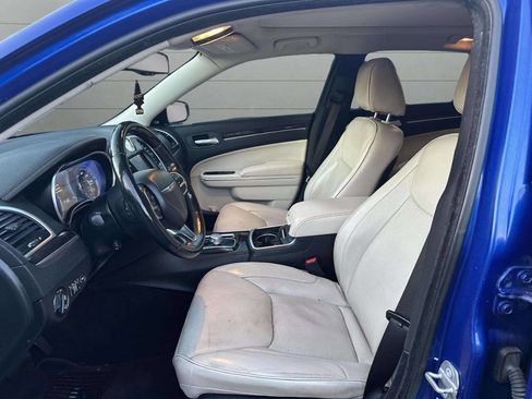 Used 2018 Chrysler 300 Limited image 14