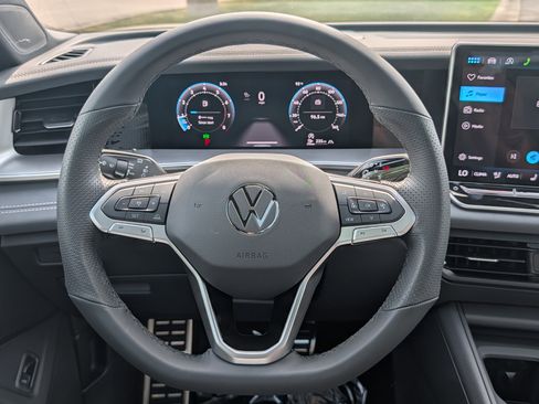 New 2026 Volkswagen Tiguan SE R-Line AWD/4WD image 13