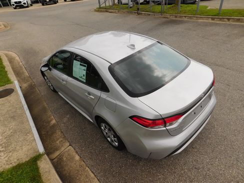 Used 2022 Toyota Corolla LE FWD image 8