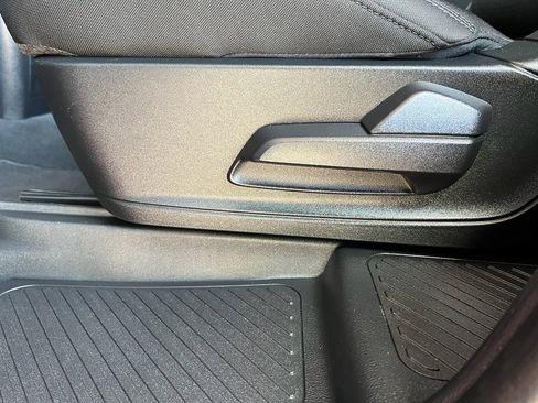 Used 2022 Ford Explorer XLT image 22