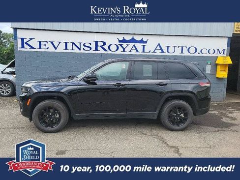 Used 2025 Jeep Grand Cherokee Altitude AWD/4WD image 1