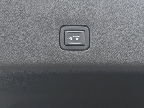Used 2023 Chevrolet Traverse LT w/ Rear Camera Mirror Package AWD/4WD image 24