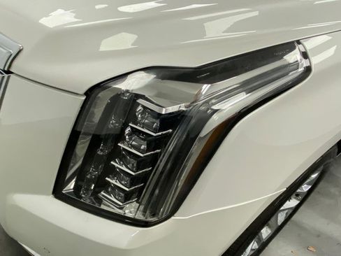 Used 2016 Cadillac Escalade Premium image 11