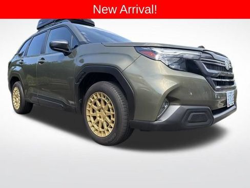 Used 2025 Subaru Forester Premium AWD/4WD image 1