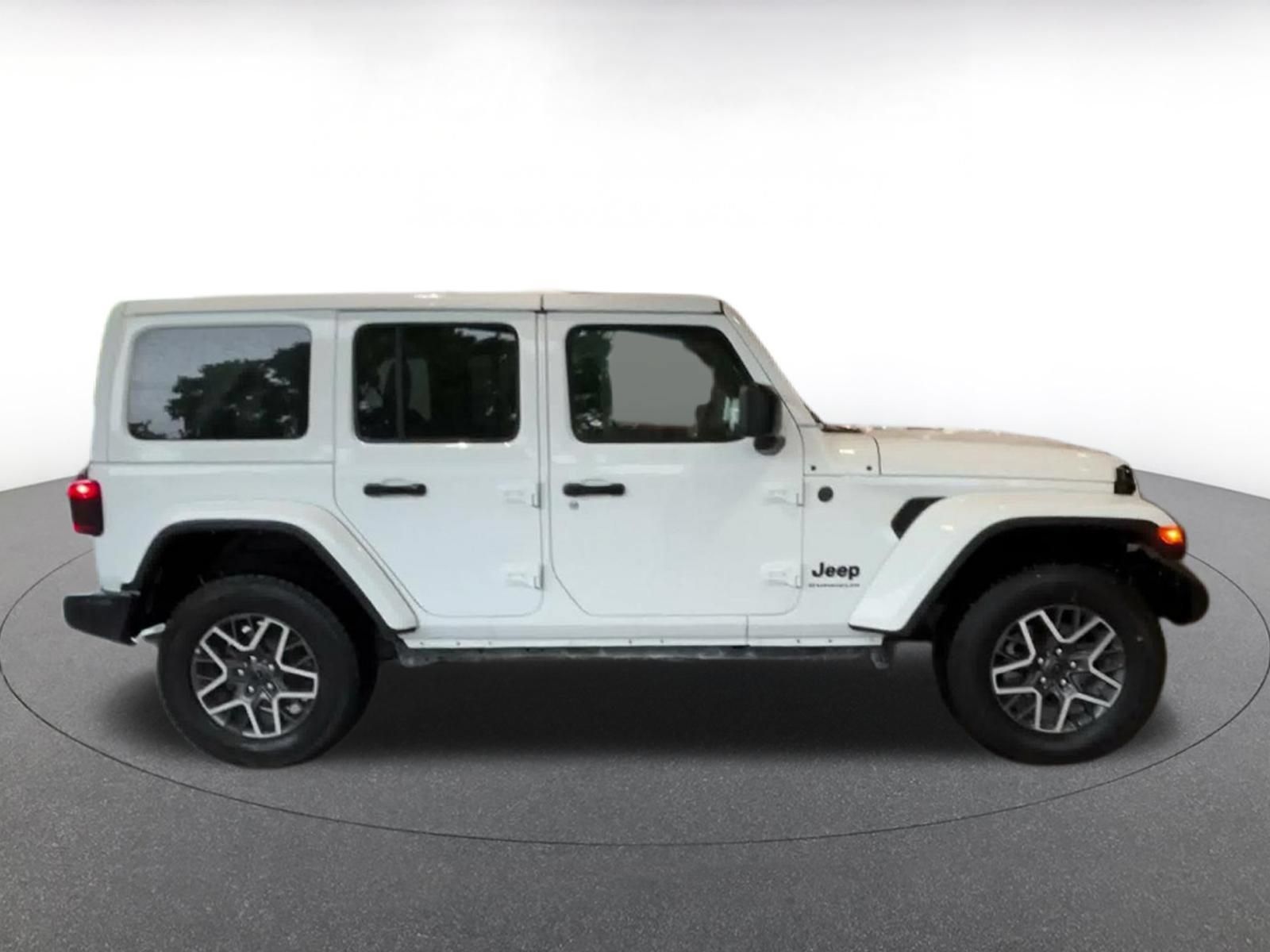 Used 2025 Jeep Wrangler Unlimited Sahara AWD/4WD image 15