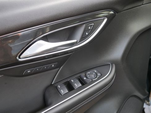 Certified 2025 Buick Envision Preferred image 19