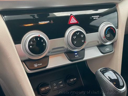 Used 2019 Hyundai Elantra SEL FWD image 17