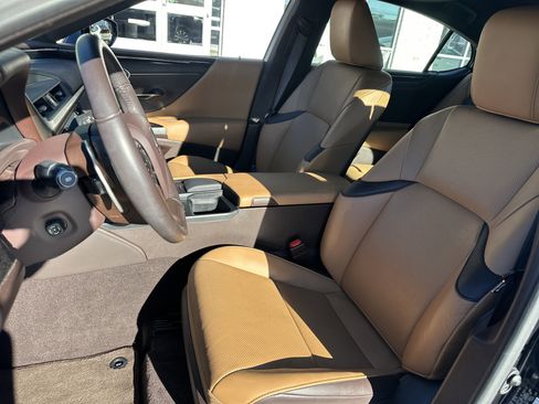 Used 2020 Lexus ES 350 w/ Premium Package image 10