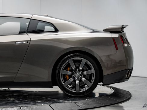 Used 2009 Nissan GT-R Premium image 9