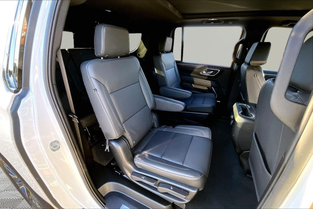 Used 2024 Chevrolet Suburban Z71 w/ Luxury Package AWD/4WD image 20