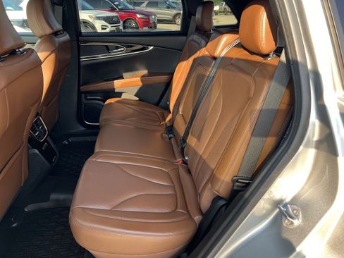 Used 2022 Lincoln Nautilus Reserve image 15