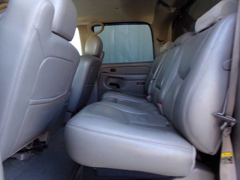 Used 2005 Chevrolet Avalanche Z71 w/ Sun And Sound Package image 18