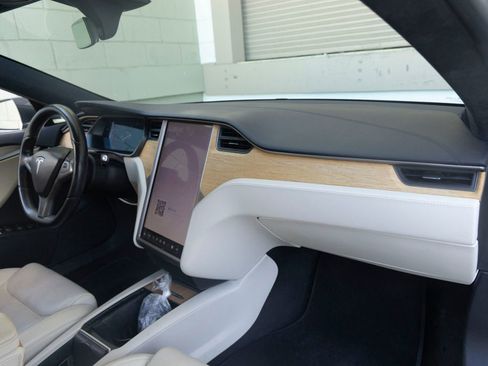 Used 2020 Tesla Model S Long Range Plus image 28