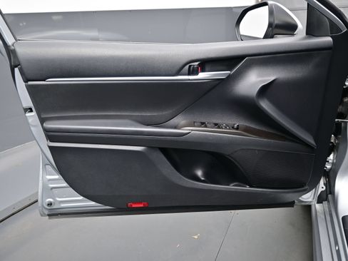 Used 2024 Toyota Camry SE FWD image 9