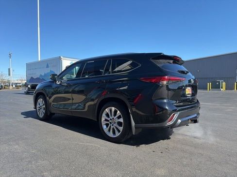 Used 2022 Toyota Highlander Limited image 5