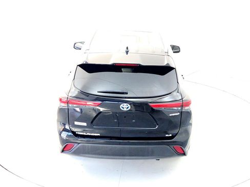 Certified 2021 Toyota Highlander XLE image 13