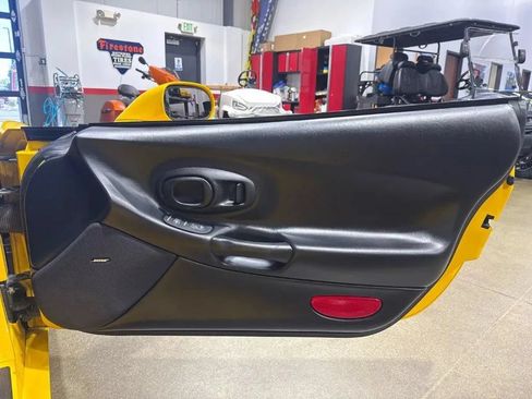 Used 2003 Chevrolet Corvette Convertible w/ Preferred Equipment Group1 RWD image 17