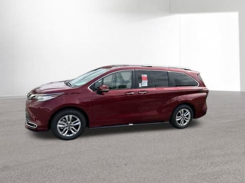 Used 2026 Toyota Sienna Limited FWD image 22