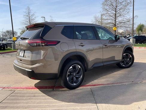 Used 2025 Nissan Rogue SV image 6