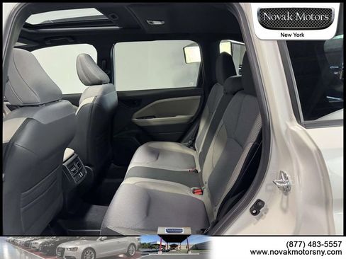 Used 2025 Subaru Forester Premium AWD/4WD image 12
