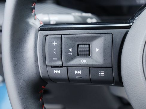 Used 2025 Nissan Kicks SR FWD image 12