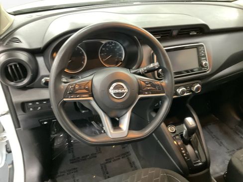 Used 2022 Nissan Kicks S image 12