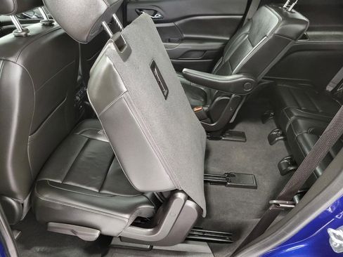 Used 2023 GMC Acadia SLT w/ Elevation Edition image 25