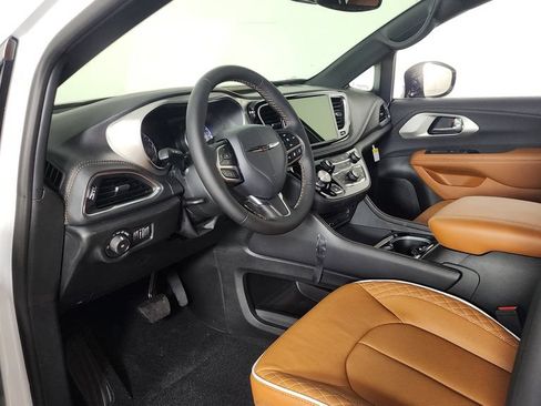 New 2026 Chrysler Pacifica Pinnacle FWD image 14