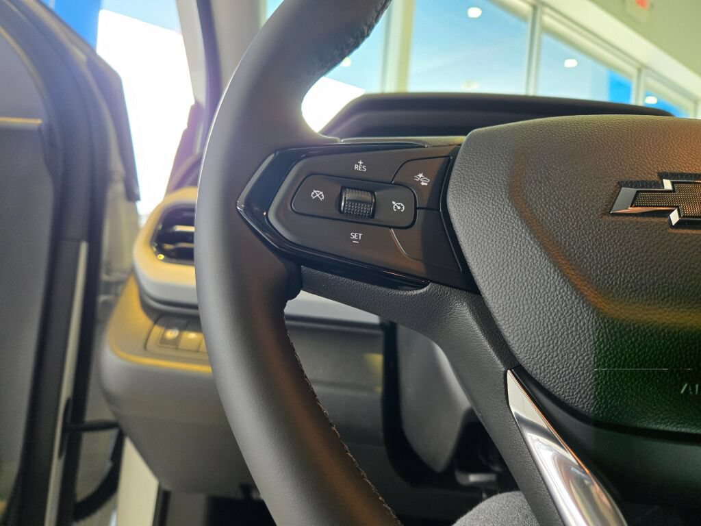 Used 2027 Chevrolet Bolt RS FWD image 22