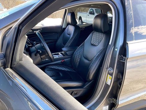 Used 2023 Ford Edge Titanium image 9