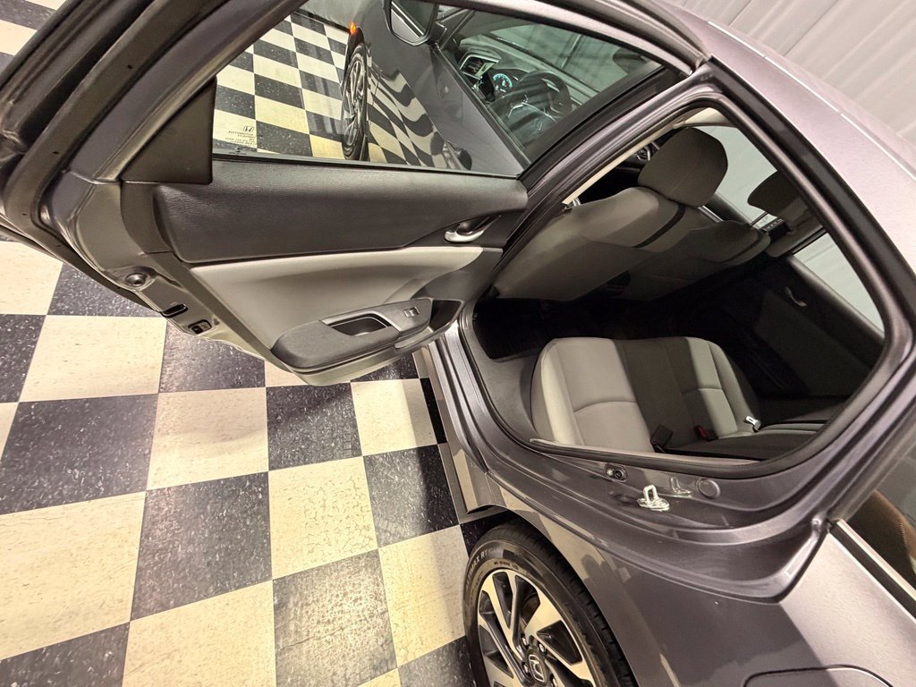 Used 2018 Honda Civic EX image 9