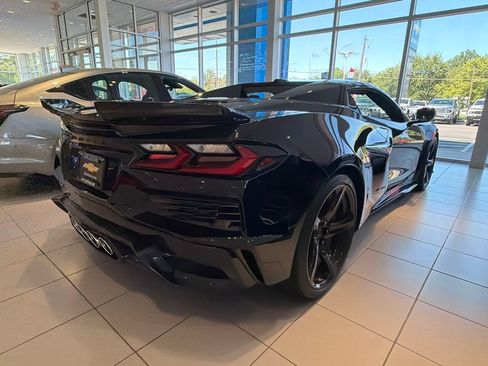 Used 2024 Chevrolet Corvette Z06 RWD image 4
