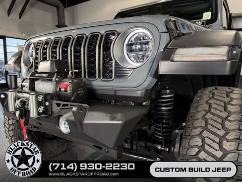 Used 2025 Jeep Wrangler Unlimited Rubicon 4xe w/ Safety Group AWD/4WD image 5