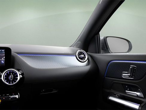 Used 2025 Mercedes-Benz GLA 250 image 34