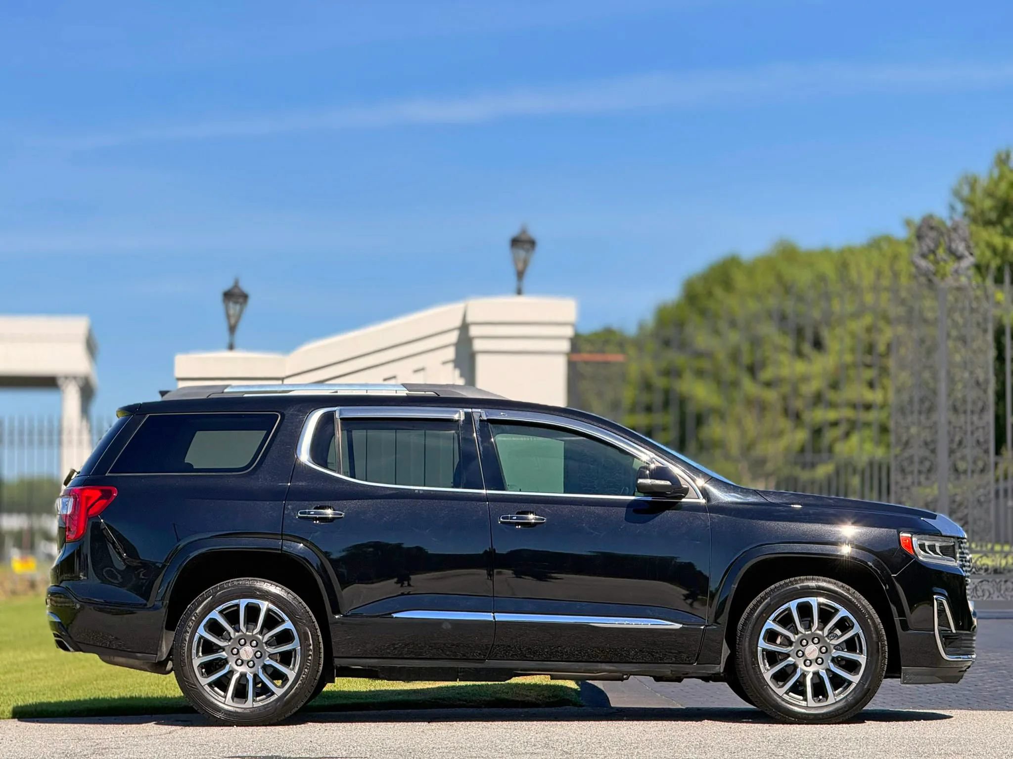 Used 2020 GMC Acadia Denali FWD image 6