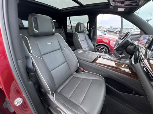 Used 2024 Cadillac Escalade Premium Luxury w/ Performance Package AWD/4WD image 18