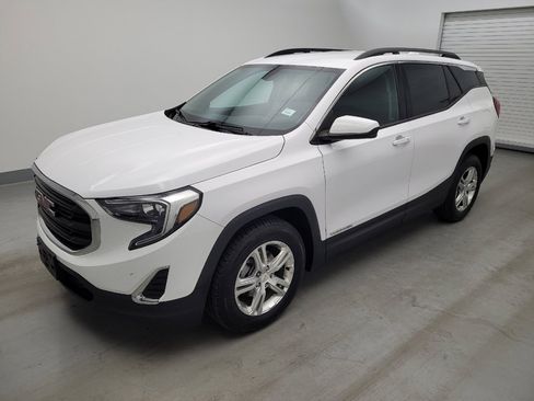Used 2018 GMC Terrain SLE w/ Driver Convenience Package FWD image 2